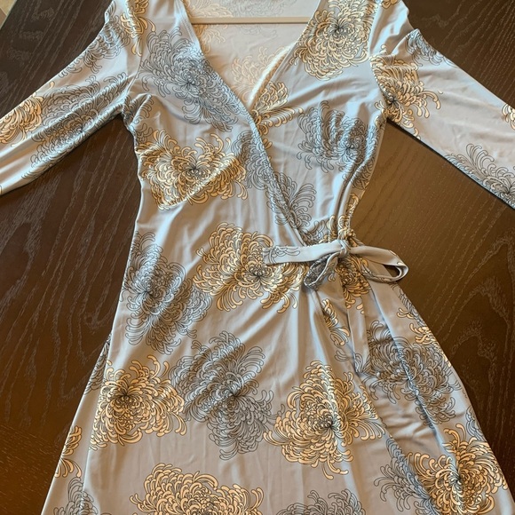 BCBGMaxAzria women’s Adele Wrap Floral Dress USA size Medium artsy boho coastal - Picture 11 of 16